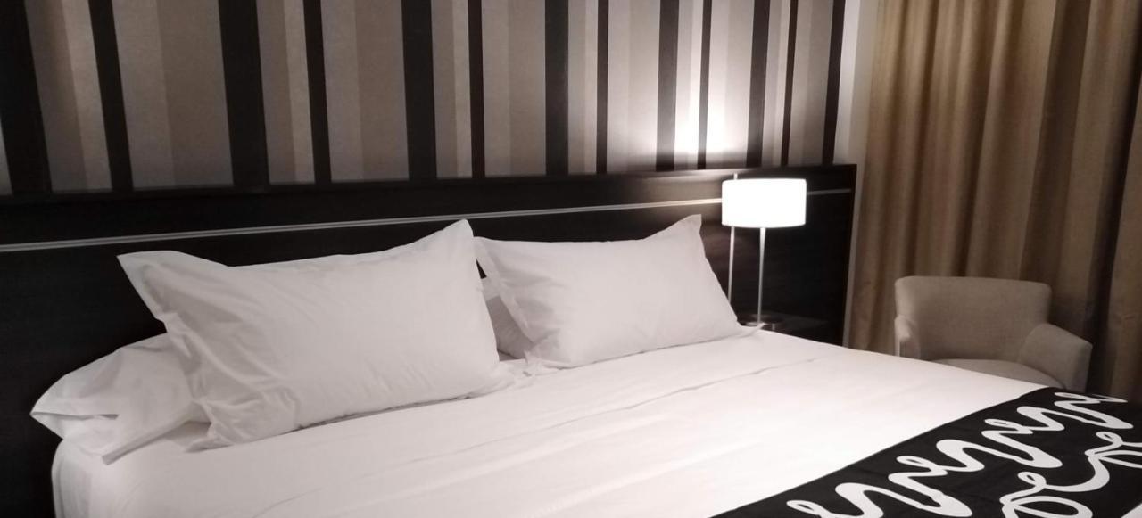 Amerian Rafaela Hotel Bagian luar foto