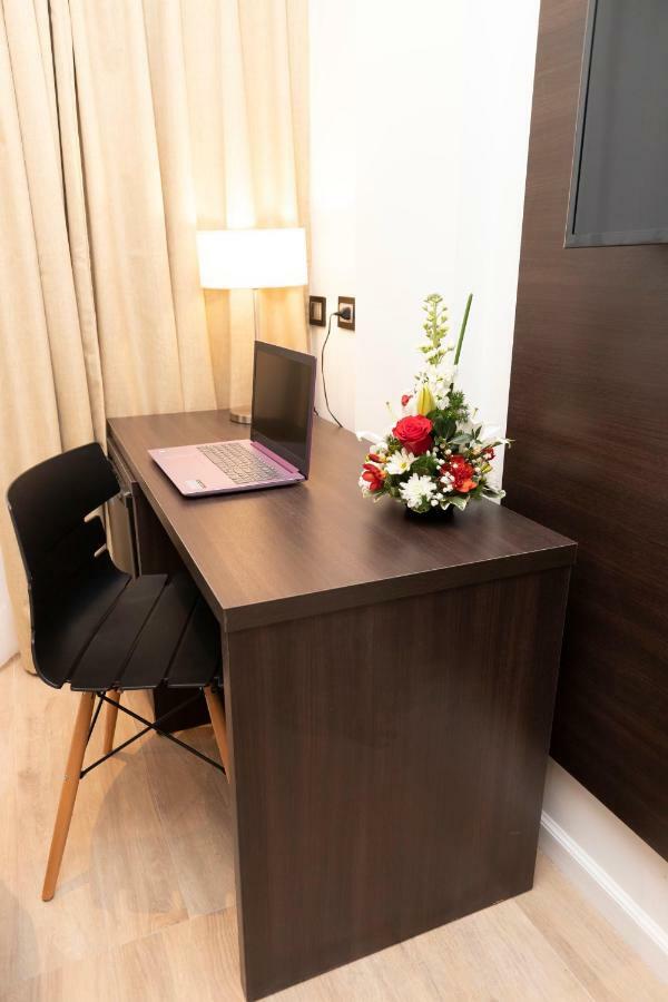 Amerian Rafaela Hotel Bagian luar foto
